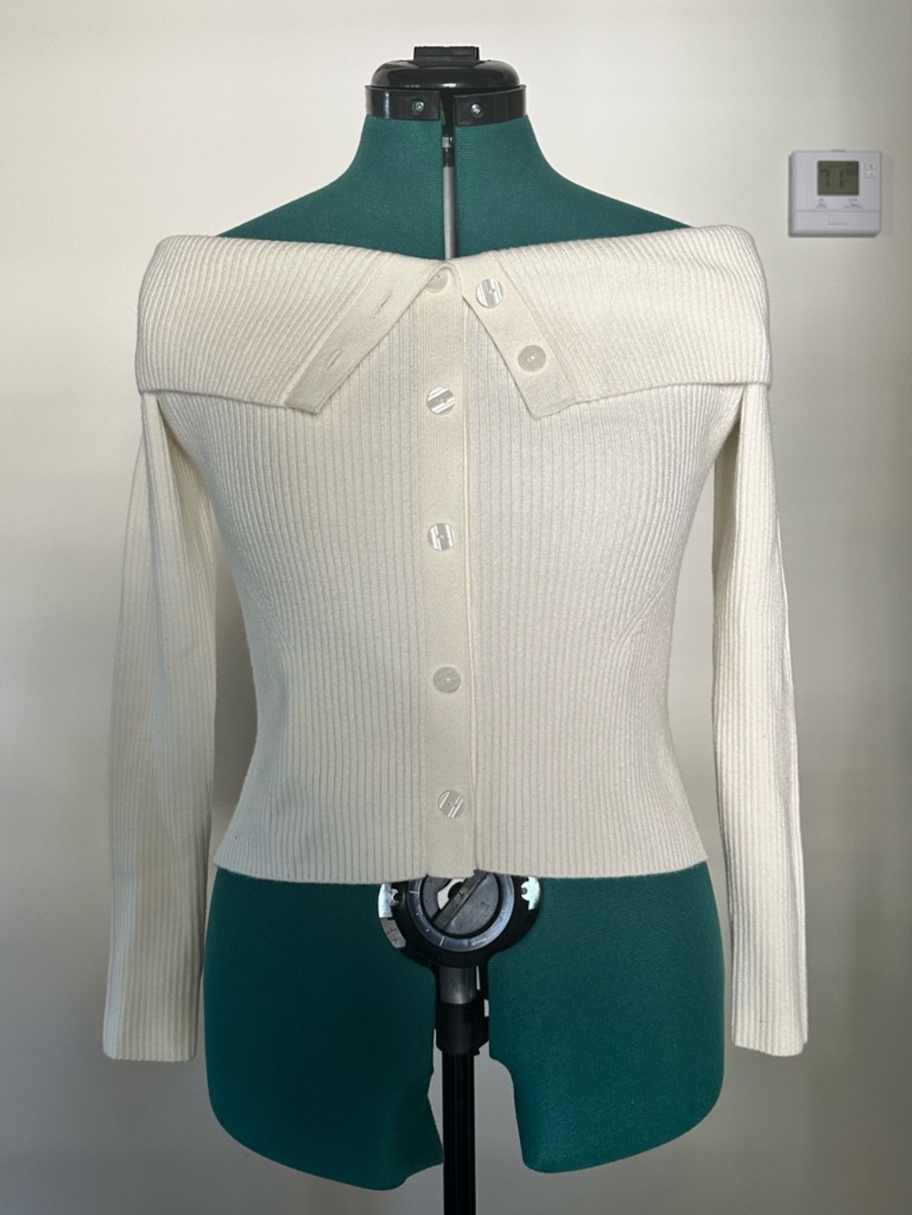 Abercrombie & Fitch Off-the-Shoulder Ribbed Button Cardigan - Cream